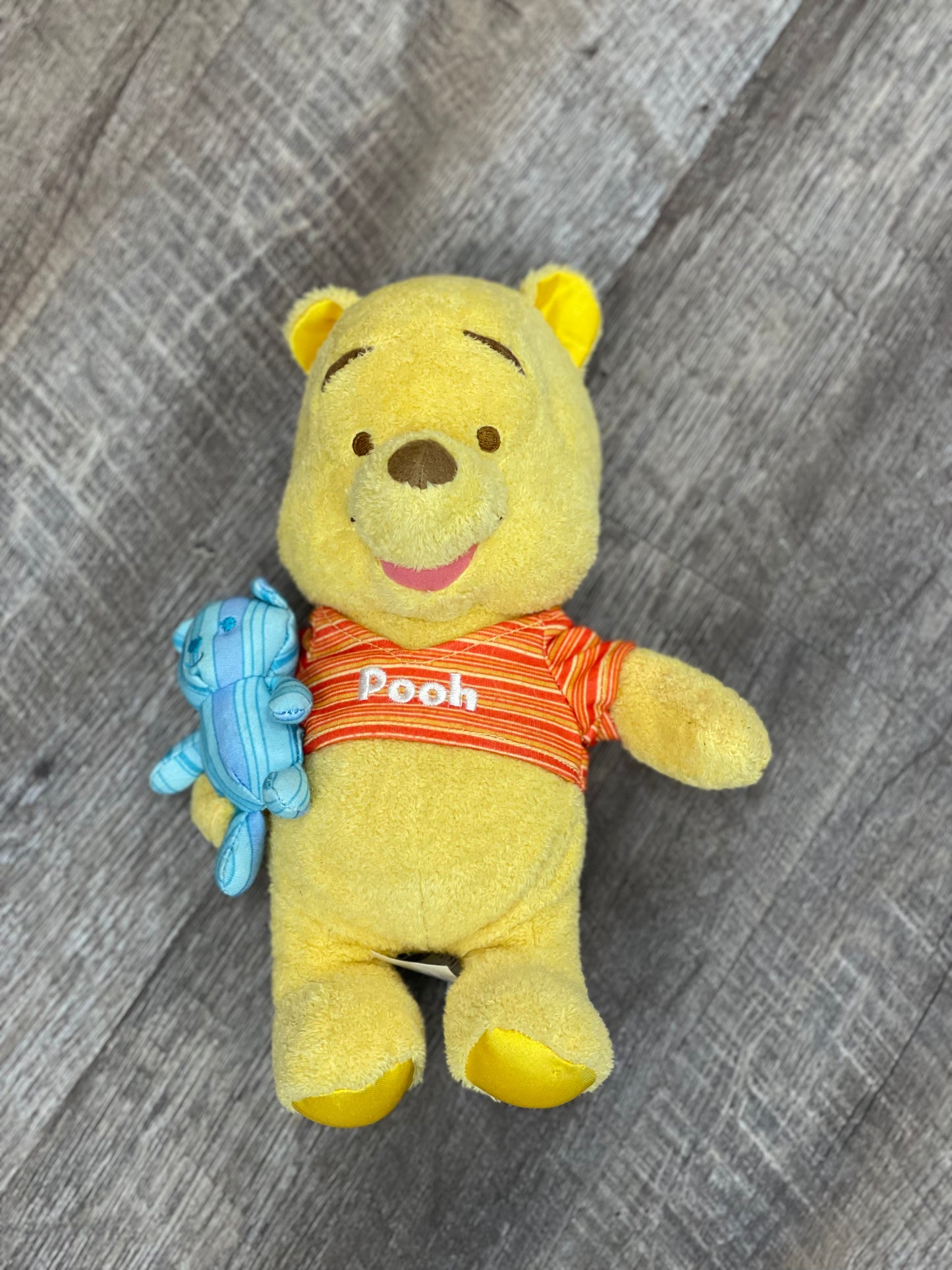 Peluche Winnie avec ourson bleu